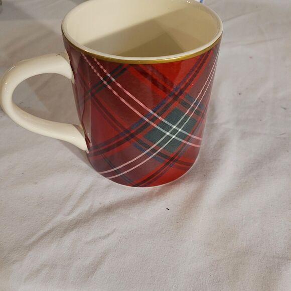 3 Cermaic Pieces 2 Mugs & Vase W/ Plush - Picture 3 of 16